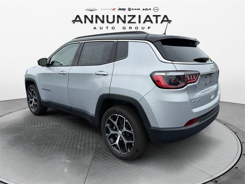 Used 2024 Jeep Compass Limited image 3