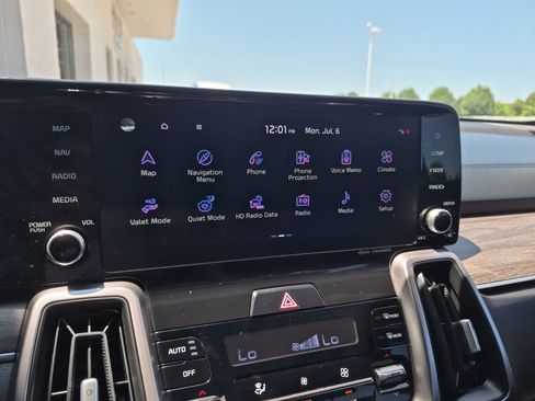 Used 2022 Kia Sorento S w/ Panoramic Sunroof Package AWD/4WD image 17