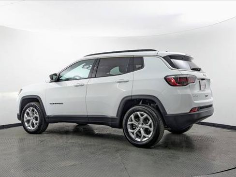 Used 2024 Jeep Compass Latitude AWD/4WD image 6