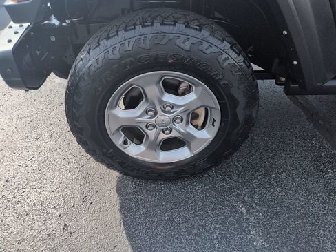 Used 2021 Jeep Wrangler Sport AWD/4WD image 27