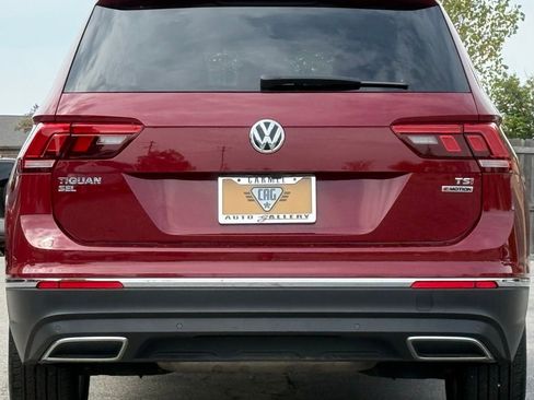Used 2018 Volkswagen Tiguan SEL Premium image 4