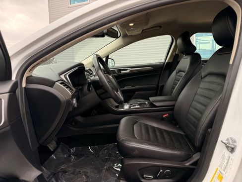 Used 2018 Ford Fusion SE w/ Equipment Group 602A FWD image 13