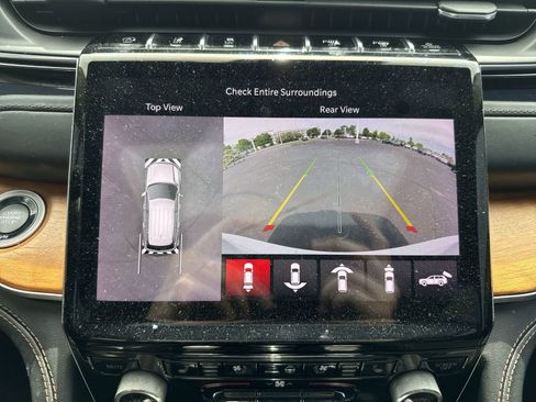 Used 2022 Jeep Grand Cherokee Summit AWD/4WD image 19
