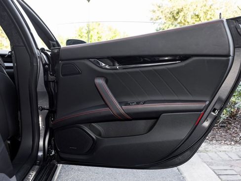 Used 2022 Maserati Quattroporte Modena image 37