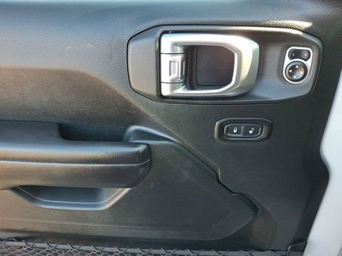 Used 2018 Jeep Wrangler Unlimited Sport S image 12