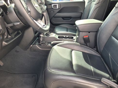 Used 2022 Jeep Wrangler Unlimited Sahara w/ Cold Weather Group image 12