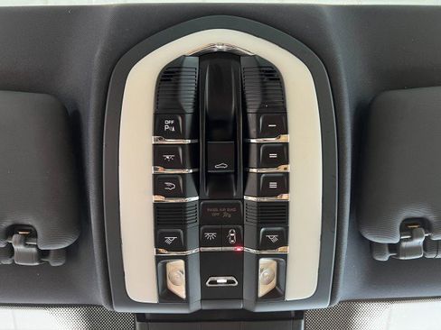 Used 2015 Porsche Cayenne Diesel AWD/4WD image 29