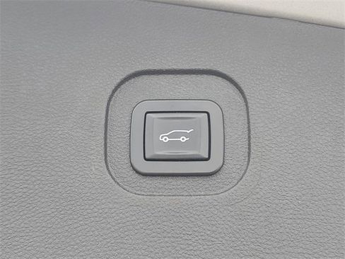 Used 2017 Chevrolet Equinox LT w/ Convenience Package image 8