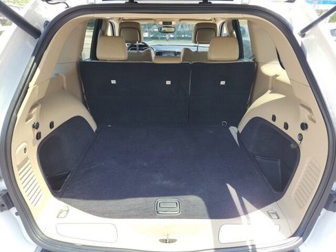 Used 2019 Jeep Grand Cherokee Limited image 14