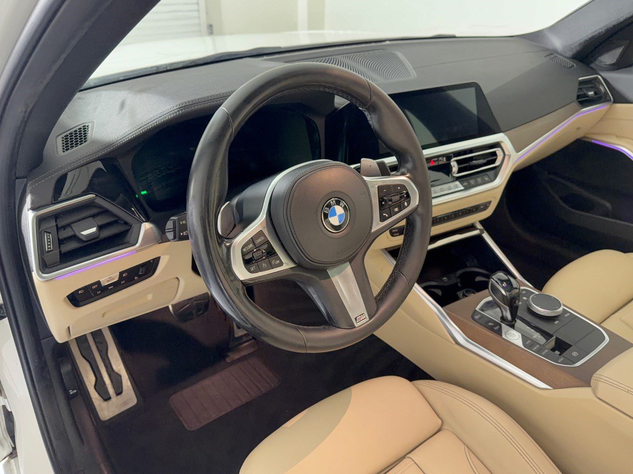 Used 2021 BMW 330i Sedan w/ M Sport Package RWD image 4