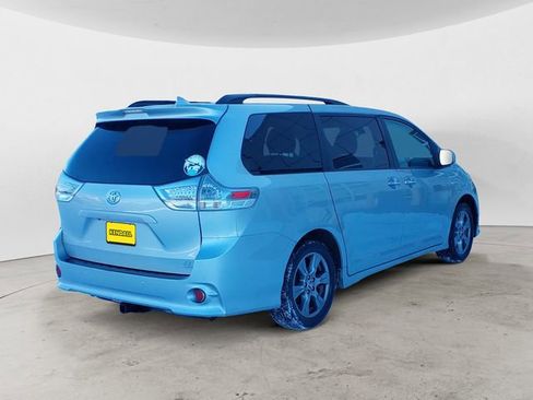 Used 2019 Toyota Sienna SE Premium image 5