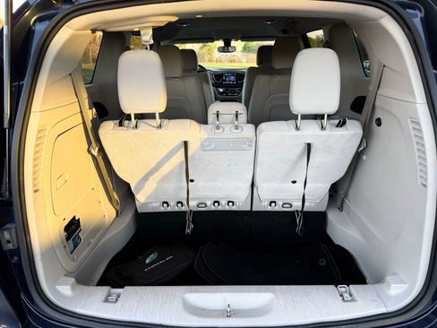 Used 2018 Chrysler Pacifica Touring Plus FWD image 47