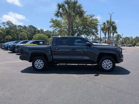 Used 2025 Toyota Tacoma SR5 AWD/4WD image 2