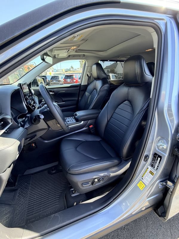 Used 2021 Toyota Highlander XLE AWD/4WD image 22