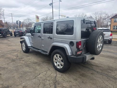 Used 2013 Jeep Wrangler Unlimited Sahara w/ Connectivity Group AWD/4WD image 8