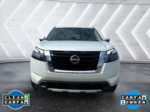 Used 2025 Nissan Pathfinder Platinum w/ Cargo Package FWD image 2