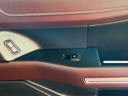 Used 2024 Ford Expedition Limited image 32