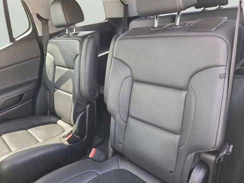 Used 2023 GMC Acadia SLT w/ Technology Package FWD image 8