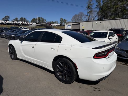 Used 2019 Dodge Charger SXT w/ Blacktop Package image 7