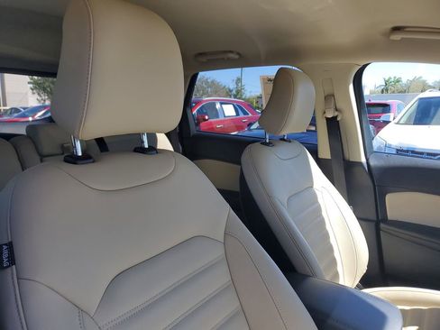 Used 2022 Ford Edge SEL w/ Convenience Package image 23