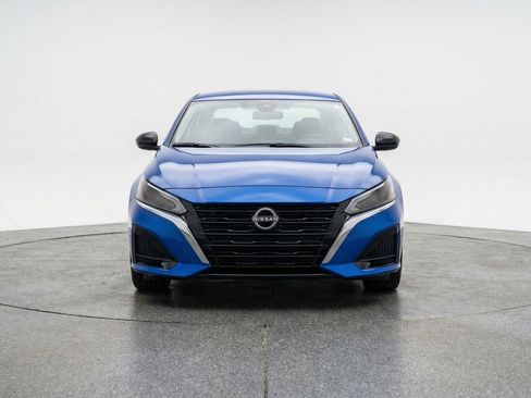 Used 2025 Nissan Altima 2.5 SV image 2