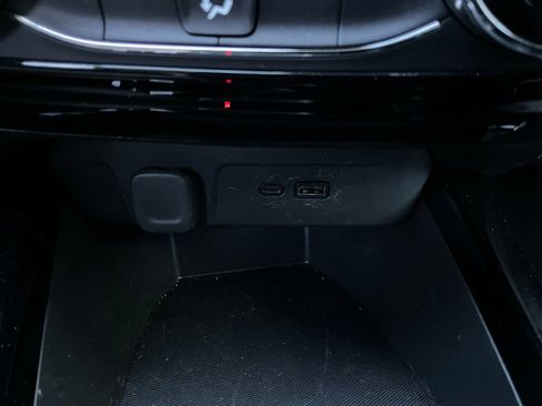 Used 2025 Chevrolet Trax LT image 23