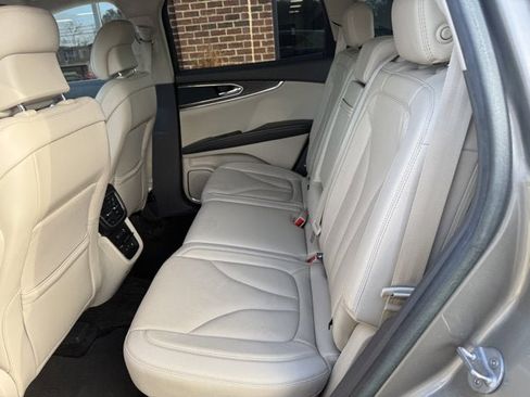 Used 2017 Lincoln MKX Reserve w/ Lincoln MKX Climate Package image 16