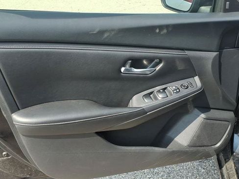 Used 2024 Nissan Sentra SV FWD image 9