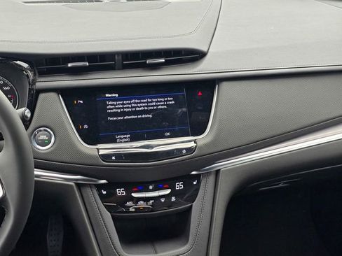 New 2026 Cadillac XT5 Luxury image 17