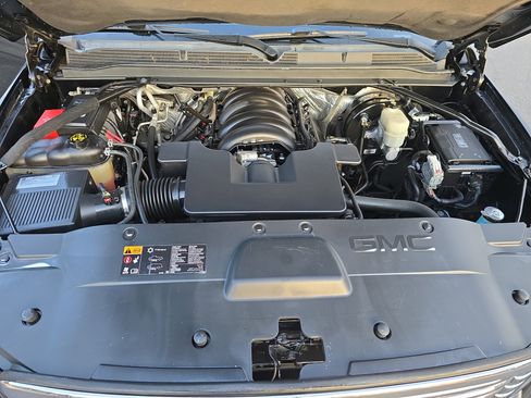 Used 2016 GMC Yukon SLT w/ HD Trailering Package image 32