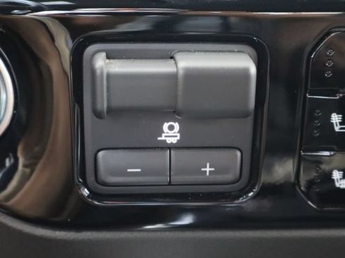 Used 2024 Chevrolet Silverado 2500 High Country w/ High Country Premium Package AWD/4WD image 39