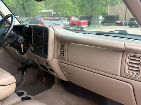Used 2006 Chevrolet Silverado 2500 LT w/ Heavy-Duty Power Package AWD/4WD image 22