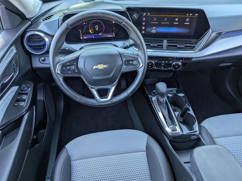 Used 2025 Chevrolet Trax LT w/ LT Convenience Package image 24
