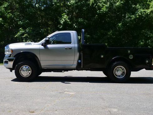 Used 2023 RAM 3500 SLT w/ Quick Order Package 2YG SLT AWD/4WD image 32