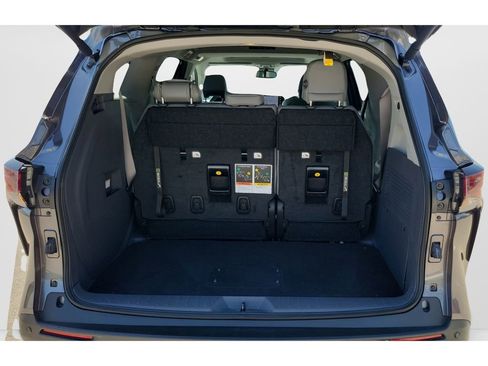 Used 2024 Toyota Sienna XLE FWD image 12