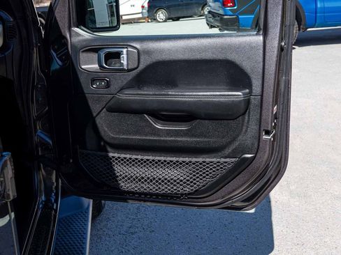 Used 2018 Jeep Wrangler Unlimited Sahara image 13