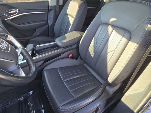 Used 2019 Audi e-tron Premium Plus image 22