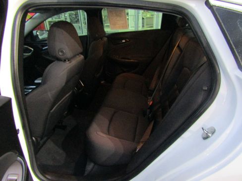 Used 2022 Chevrolet Malibu LT FWD image 16