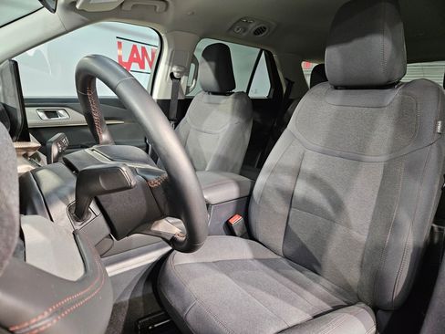 Used 2025 Ford Explorer Active RWD image 24