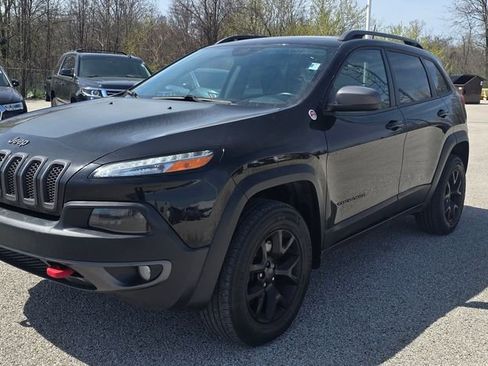 Used 2017 Jeep Cherokee Trailhawk w/ Comfort & Convenience Group AWD/4WD image 1