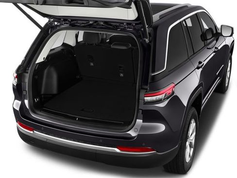 Used 2023 Jeep Grand Cherokee L Limited w/ Luxury Tech Group II image 7