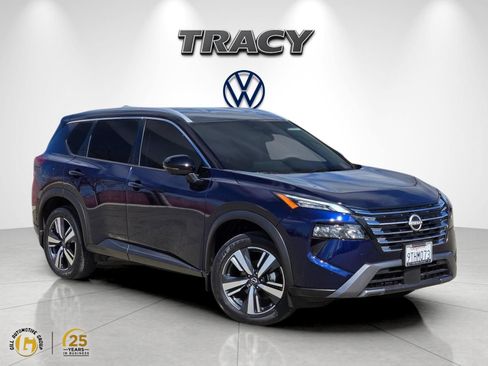 Used 2025 Nissan Rogue SL AWD/4WD image 1