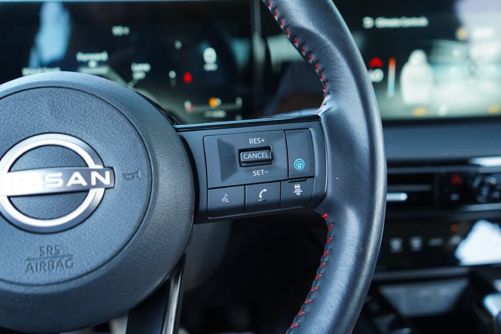 Used 2025 Nissan Kicks SR FWD image 29