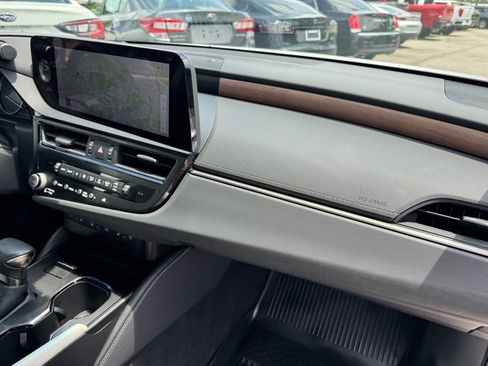 Used 2024 Lexus ES 300h Ultra Luxury w/ Accessory Package (Z2) FWD image 22