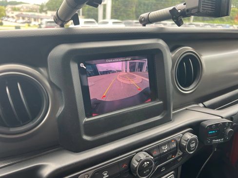 Used 2022 Jeep Gladiator Sport AWD/4WD image 13