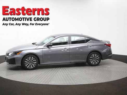 Used 2025 Nissan Altima 2.5 SV FWD image 58