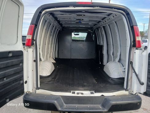 Used 2018 Chevrolet Express 3500 Extended w/ Driver Convenience Package RWD image 16