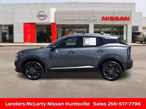Used 2025 Nissan Kicks SR w/ Illumination Package image 8