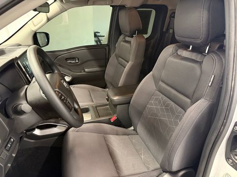 Used 2025 Nissan Frontier SV RWD image 11