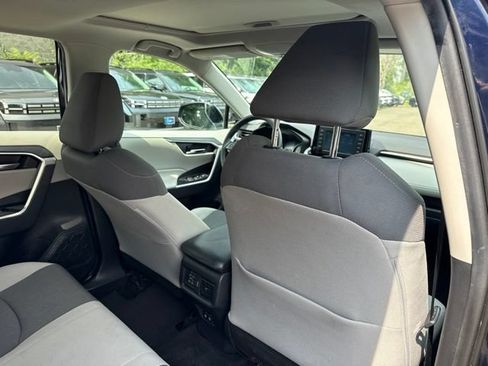 Used 2019 Toyota RAV4 XLE w/ Carpet Mat Package AWD/4WD image 26